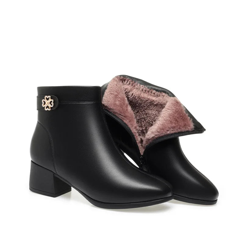 Bota Feminina De Salto Baixo Com Detalhe Dourado Moda Inverno