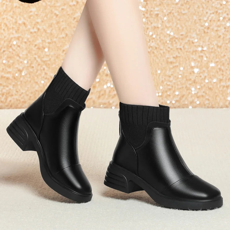 Bota Feminina De Cano Médio E Malha Salto Baixo