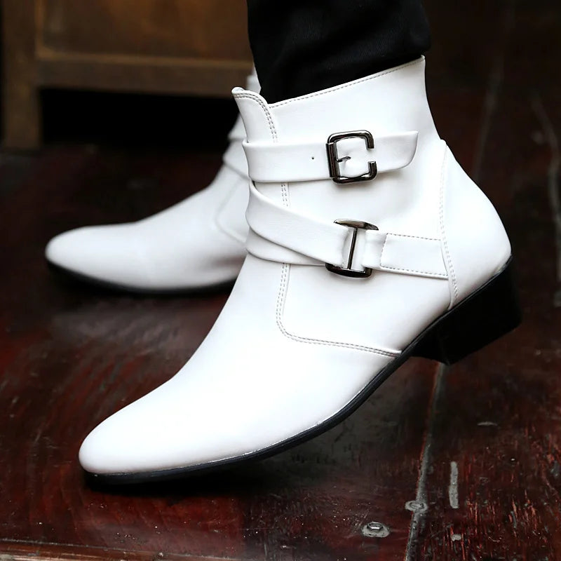 Bota Feminina Para Inverno Com Fivelas Material Resistente