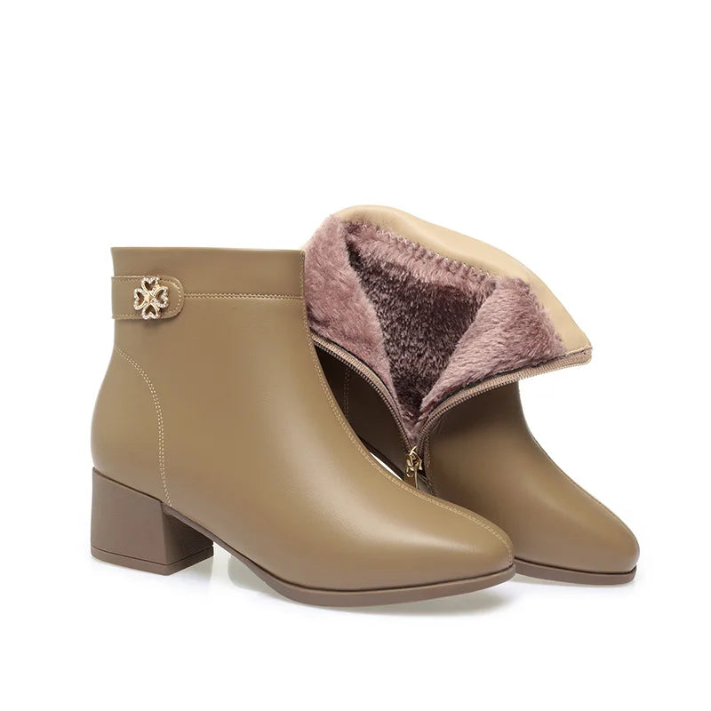 Bota Feminina De Salto Baixo Com Detalhe Dourado Moda Inverno