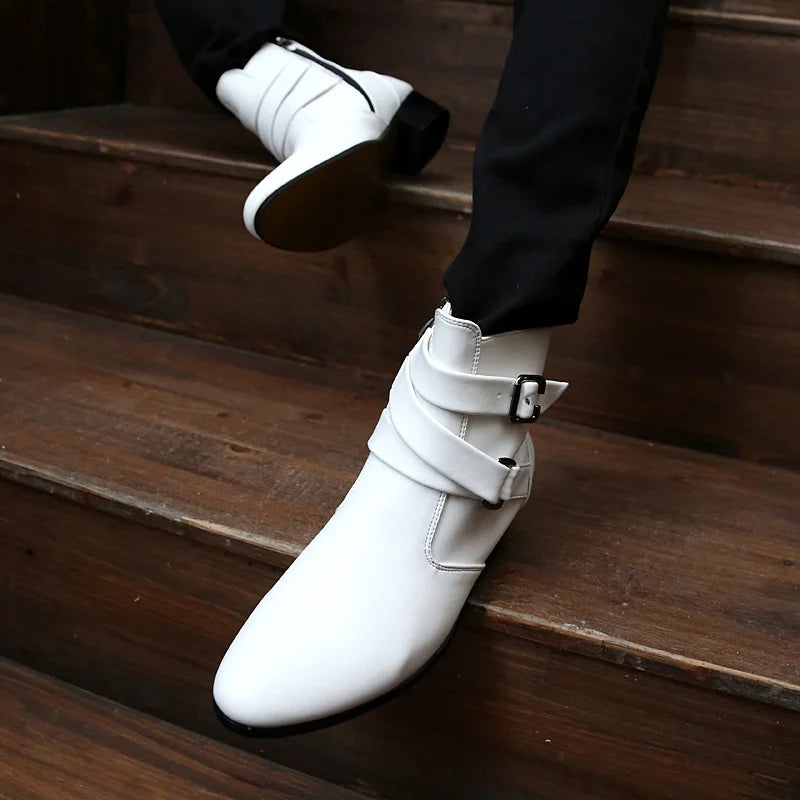 Bota Feminina Para Inverno Com Fivelas Material Resistente