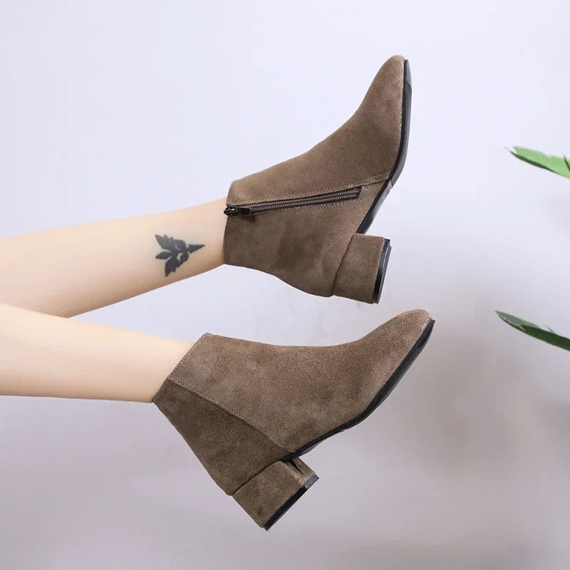 Bota Feminina De Camurça Salto Baixo Moda Inverno