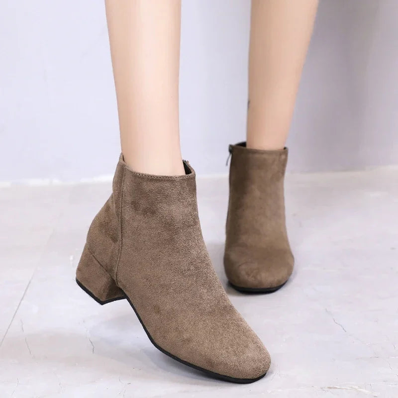 Bota Feminina De Camurça Salto Baixo Moda Inverno