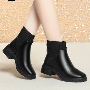 Bota Feminina De Cano Médio E Malha Salto Baixo