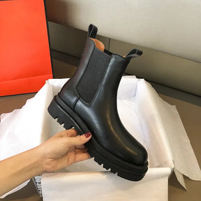 Bota Feminina De Cano Médio Modelo Coturno Para Inverno